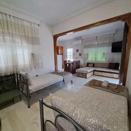 Garden Apartment Nea Kallikrateia